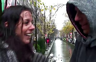 XXX یک دختر جوان بر دانلود فیلم های سکسی و سوپر روی کاپوت یک ماشین داده می شود